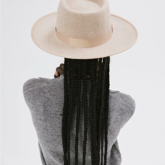 Monroe Rancher in Oatmeal - NWT - Picture 5 of 10